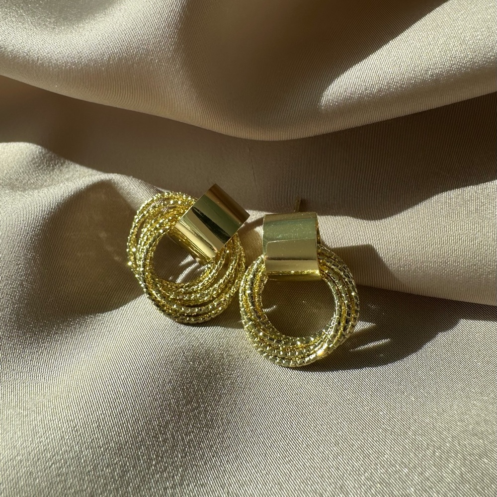 【Doreen】Minimalist Designer Retro Metal Earrings